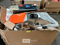 Pallet met inhoud ongecontroleerde retour goederen - afbeelding 1 van  3
