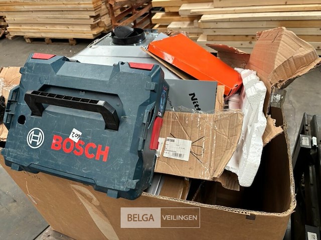 Pallet met inhoud ongecontroleerde retour goederen - afbeelding 3 van  3