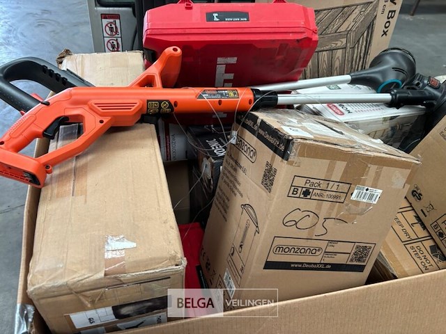 Pallet met inhoud ongecontroleerde retour goederen - afbeelding 2 van  5