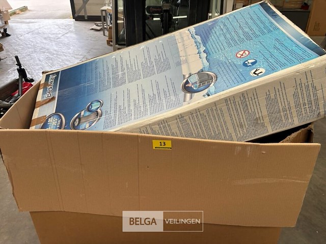 Pallet met inhoud ongecontroleerde retour goederen - afbeelding 1 van  4