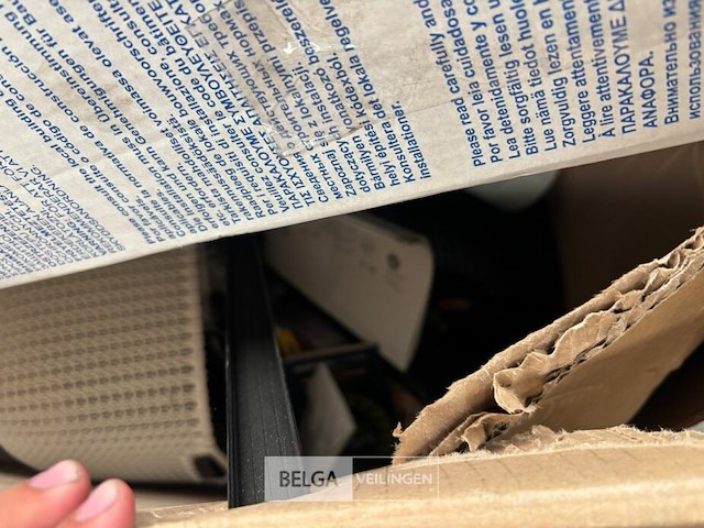 Pallet met inhoud ongecontroleerde retour goederen - afbeelding 4 van  4