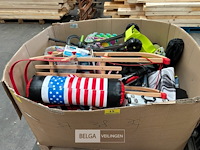Pallet met inhoud ongecontroleerde retour goederen - afbeelding 1 van  7