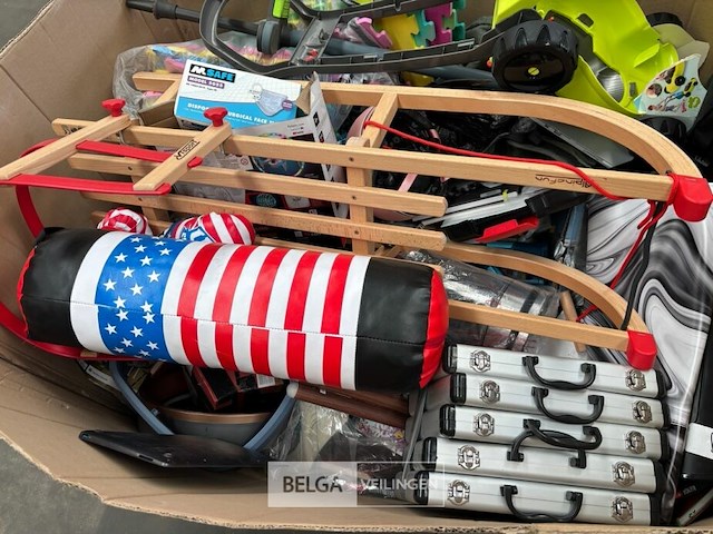 Pallet met inhoud ongecontroleerde retour goederen - afbeelding 3 van  7