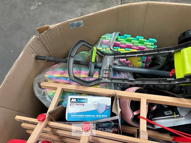 Pallet met inhoud ongecontroleerde retour goederen - afbeelding 5 van  7