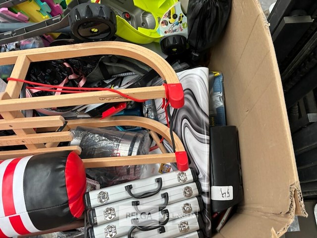 Pallet met inhoud ongecontroleerde retour goederen - afbeelding 7 van  7