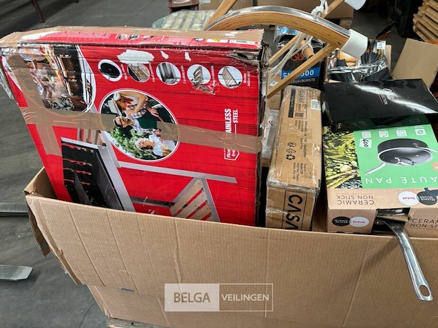 Pallet met inhoud ongecontroleerde retour goederen - afbeelding 6 van  6