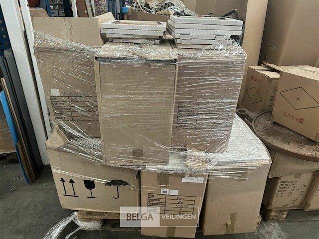 Pallet met inhoud verschillende foto kaders ± 160 stuks - afbeelding 1 van  15