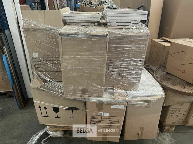 Pallet met inhoud verschillende foto kaders ± 160 stuks - afbeelding 8 van  15