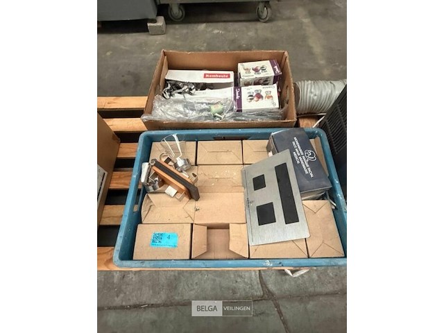 Pallet met inhoud - afbeelding 2 van  6