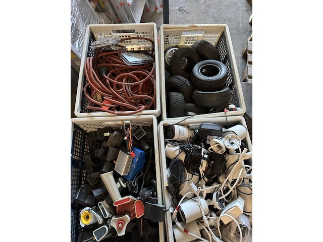 Pallet met inhoud - afbeelding 3 van  8