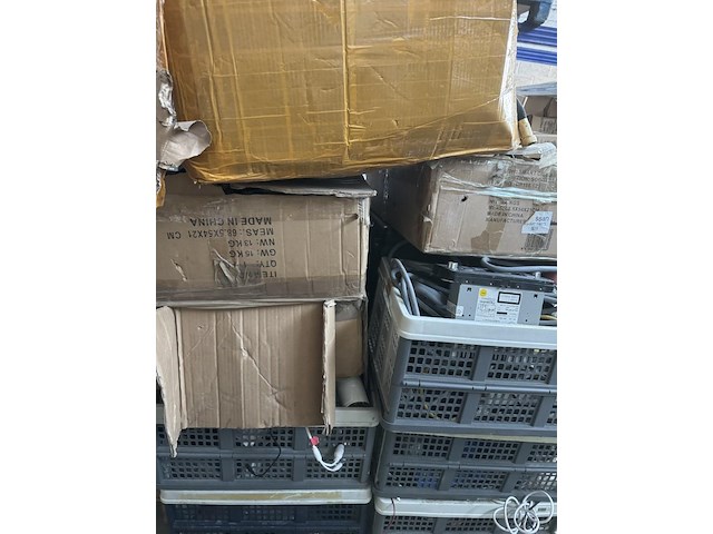 Pallet met inhoud - afbeelding 7 van  8