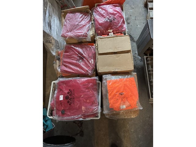 Pallet met inhoud - afbeelding 1 van  6