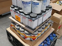 Pallet met kleurbeits - afbeelding 2 van  6