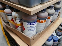 Pallet met kleurbeits - afbeelding 5 van  6