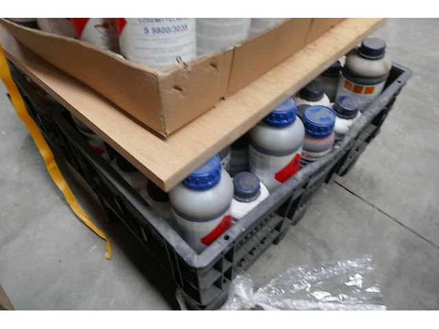 Pallet met kleurbeits - afbeelding 6 van  6