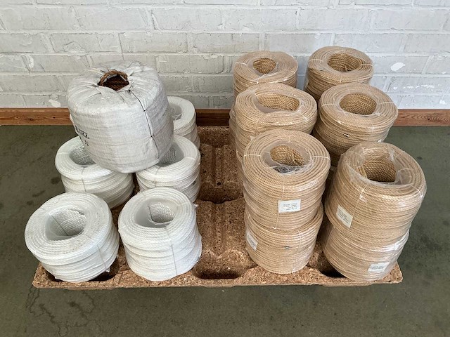 Pallet met koord - afbeelding 2 van  4