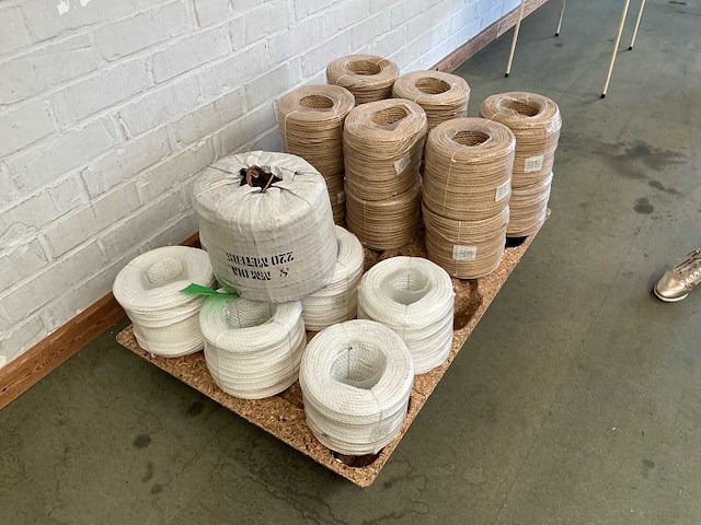 Pallet met koord - afbeelding 3 van  4