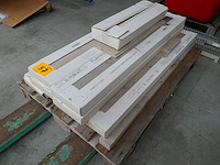 Pallet met laminaattegels en plinten - afbeelding 2 van  5