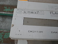 Pallet met laminaattegels en plinten - afbeelding 4 van  5