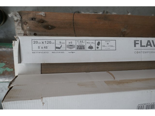 Pallet met laminaattegels en plinten - afbeelding 5 van  5