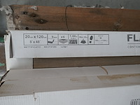 Pallet met laminaattegels en plinten - afbeelding 5 van  5