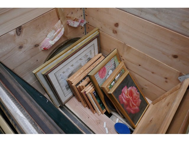 Pallet met opzetranden + mooi lot kaders - afbeelding 2 van  4