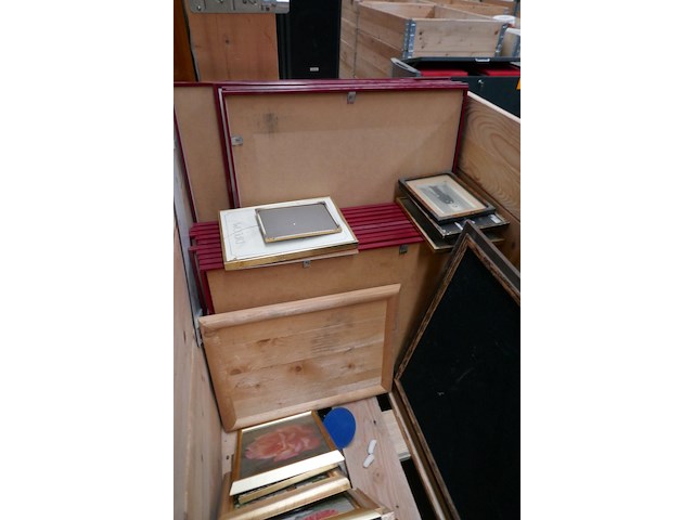 Pallet met opzetranden + mooi lot kaders - afbeelding 3 van  4