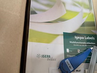 Pallet met opzetranden + zeer voorname partij bureelgerief - afbeelding 4 van  17