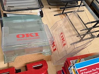 Pallet met opzetranden + zeer voorname partij bureelgerief - afbeelding 7 van  17