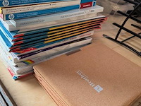 Pallet met opzetranden + zeer voorname partij bureelgerief - afbeelding 8 van  17