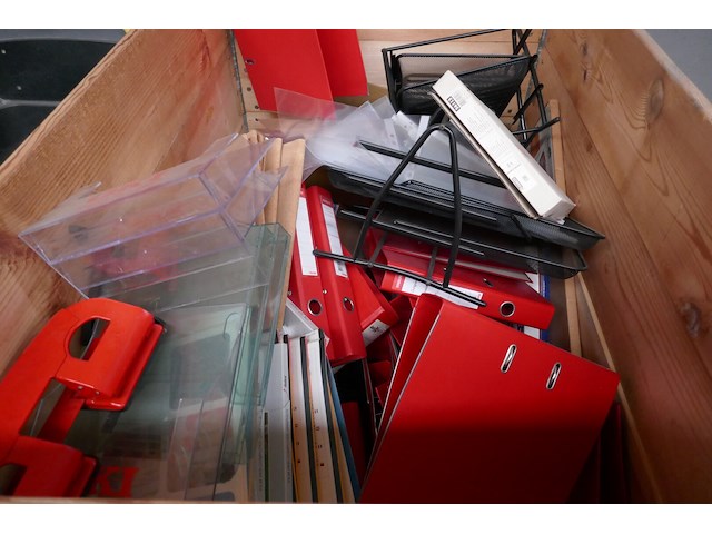 Pallet met opzetranden + zeer voorname partij bureelgerief - afbeelding 10 van  17