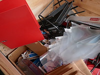 Pallet met opzetranden + zeer voorname partij bureelgerief - afbeelding 11 van  17