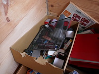 Pallet met opzetranden + zeer voorname partij bureelgerief - afbeelding 12 van  17