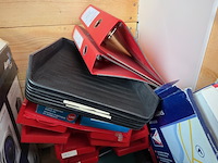 Pallet met opzetranden + zeer voorname partij bureelgerief - afbeelding 17 van  17