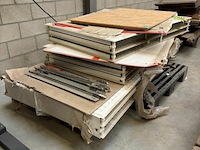 Pallet met radiators, div afm - afbeelding 1 van  3