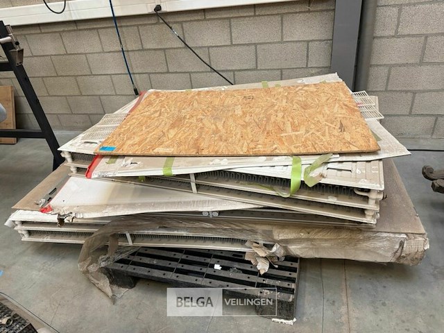 Pallet met radiators, div afm - afbeelding 3 van  3