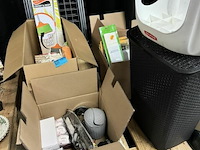 Pallet met schoonmaakartikelen - afbeelding 1 van  7