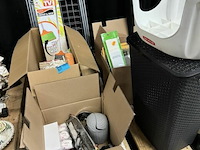 Pallet met schoonmaakartikelen - afbeelding 2 van  7