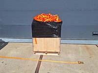 Pallet met spanbanden - afbeelding 1 van  1