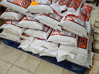 Pallet met strooizout ( 38 x ) - afbeelding 1 van  2