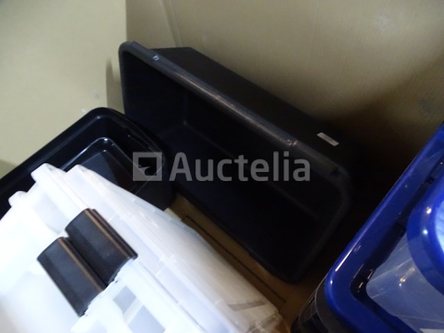 Pallet met verschillende bakken (zie foto's) - afbeelding 8 van  8