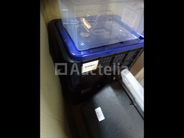 Pallet met verschillende bakken (zie foto's) - afbeelding 3 van  8