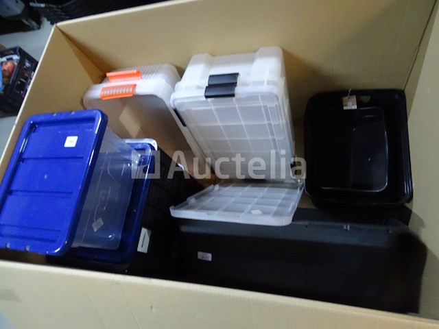 Pallet met verschillende bakken (zie foto's) - afbeelding 1 van  8