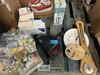 Pallet met wijnrekken - klokken enz. - afbeelding 3 van  9