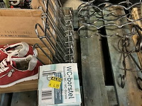 Pallet met wijnrekken - klokken enz. - afbeelding 6 van  9