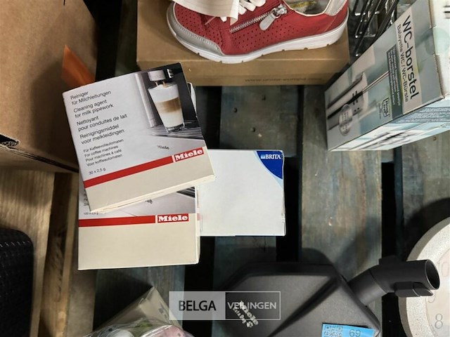 Pallet met wijnrekken - klokken enz. - afbeelding 9 van  9