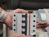 Pallet nieuw elektriciteitsmateriaal abb, schneider, socomec - afbeelding 5 van  15