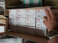 Pallet nieuw elektriciteitsmateriaal abb, schneider, socomec - afbeelding 6 van  15