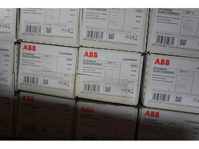 Pallet nieuw elektriciteitsmateriaal abb, schneider, socomec - afbeelding 7 van  15