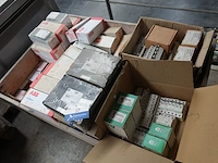 Pallet nieuw elektriciteitsmateriaal abb, schneider, socomec - afbeelding 1 van  15